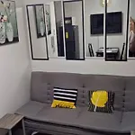 Moa Shore 2 1Br With Balcony Wifi Netflix Pool 4Pax