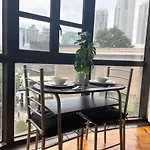 Chic & Bright Studio Across Greenbelt