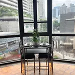 Chic & Bright Studio Across Greenbelt
