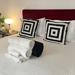 Chic & Bright Studio Across Greenbelt