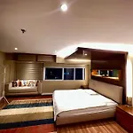 Luxx Suites Bgc