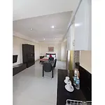 Oyo 908 Silverio Suites