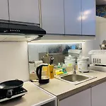 Super Cozy Kl Greenbelt Makati 100Mbps