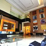 Bgc 2Br Near Sm Aura With Free Parking & Wi-Fi