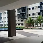 Family Freindly 2 Bedroom Condo At Vine Residences