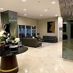Modern 1-Br Condo Unit