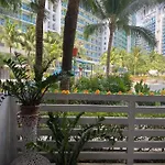 Azure 2Bedrooms Beachfront/Beachview