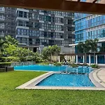Stylish 1Br Uptown Parksuites Bgc, 200Mbps/Smarttv