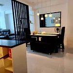 Cozy And Spacious Condo Unit With Free Netflix