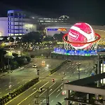 Shell Suite Infront Mall Of Asia W/ Netflix Wifi