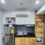 Bgc Rustic-Themed Loft W/ Pool View 200Mbps