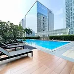 Suzi Home Bgc With Sauna, Gym, Netflix, Pool & High Speed Internet