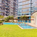 Bgc Luxury Condo - Balcony, Pool, Wi-Fi, City View - Suite 8
