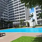 Bright And Cozy 1 Bedroom With Balcony Pool View And Wifi In Grace Residences