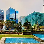 Bgc Luxury Condo - Balcony, Pool, Wi-Fi, City View - Suite 8