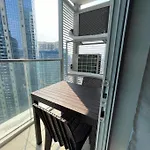 Tropical 1Br Uptown Parksuites Bgc, 200Mbps Smart Tv
