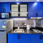 Deluxe Executive Corner Unit In Makati