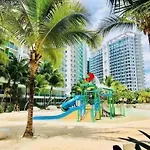 Stunning 1-Bed Apartment In Paranaque