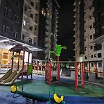 Luxhomme 2- Bedroom Luxury Condo Unit