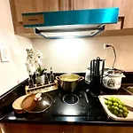 High Rise Condo With Balcony, Pool, Grand Lobby,Gym And Sky Garden 22F