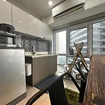 Modern Chic 2Br With Panoramic Golf View In Bgc