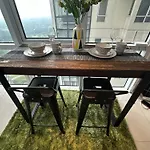 Modern Chic 2Br With Panoramic Golf View In Bgc
