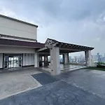 Stylish Condo With Stunning City Views
