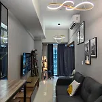 Cozy 1Br With Balcony And Netflix In Uptown Bgc