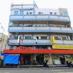 Reddoorz @ P Florentino Street Sampaloc Manila