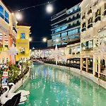 Venice Bgc Luxury Condo - Balcony, Pool, Wi-Fi