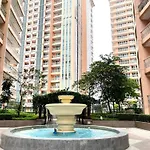 Venice Bgc Luxury Condo - Balcony, Pool, Wi-Fi