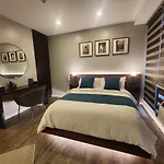 Prime Location Walk To Nightlife! The Gramercy