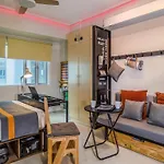 Relaxing Apt Bgc Business Ready With 84Inch Cinema