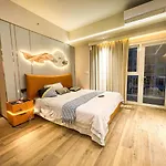 Modern 2Br Beside Okada Manila With Sunset View