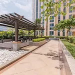 Luxury Condo At Venice Mall Near Airport, Bgc & Makati