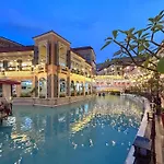 Luxury Condo At Venice Mall Near Airport, Bgc & Makati