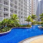 Ndulge In Opulence On A Budget Near Moa! Luxuriate In Our Deluxe 1 Bedroom Units With Stunning Views. Enjoy Free Netflix And An Exceptional Discount. Book Now For A Lavish And Affordable Escape!