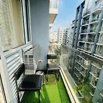 One Palm Tree Villas Condominium - Studio 7O With Balcony - Across Terminal 3 Airport