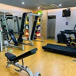 Two Palm Tree Villas Condominium - Studio 8A With Balcony - Across Terminal 3 Airport