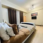Two Palm Tree Villas Condominium - Studio 8A With Balcony - Across Terminal 3 Airport
