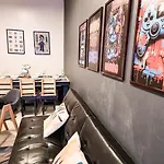 Gaming 2Br In Makati With City View Arcade Netflix