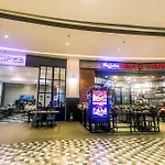 Cozy Peacock Hideaway Stylish Makati Condo 300 Mbps Gym Swim Park