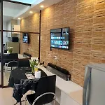Affordable Unit Near Moa Walking Distance To Picc