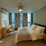 Modern Classic 1 Bedroom In Uptown Bgc