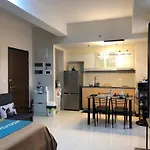 Queens Condotel At 101Newport Across Naia T3