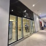 Queens Condotel At 101Newport Across Naia T3