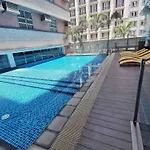 Queens Condotel At 101Newport Across Naia T3