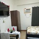 E & L Staycation At Trees Residences