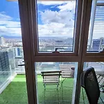 Travellers Haven 3Br Bgc, Bathtub, Xbox, 200Mbps