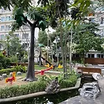 Homey 1Br Acqua Livingstone With Netflix, Pool & Gym
